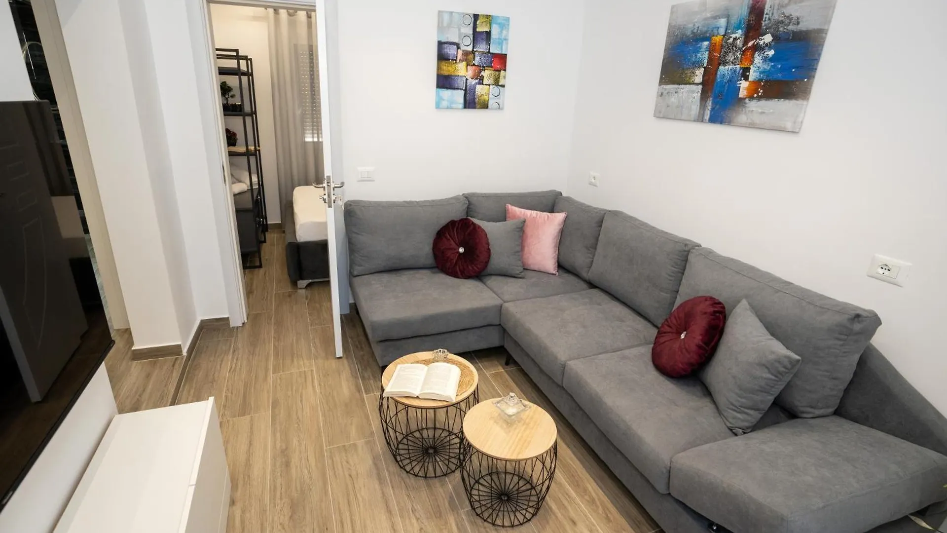 Sunnydream Apartaments Saranda contacts